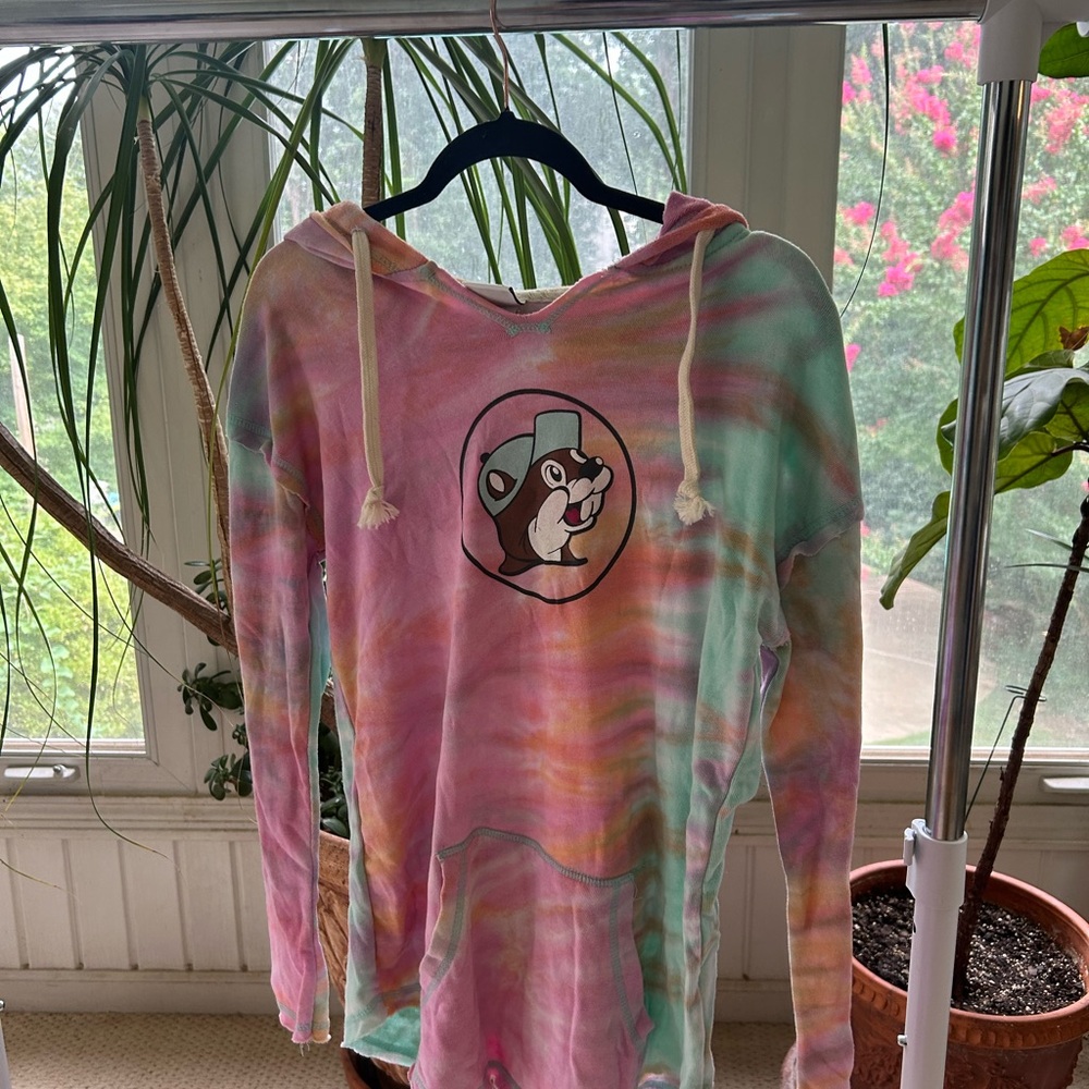 Bucees, Size Medium